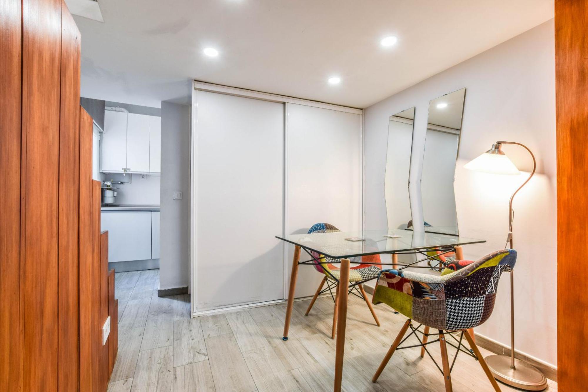 Loft Reformado En Chueca Para 4 Personas Alquiler Temporal — Photos 3